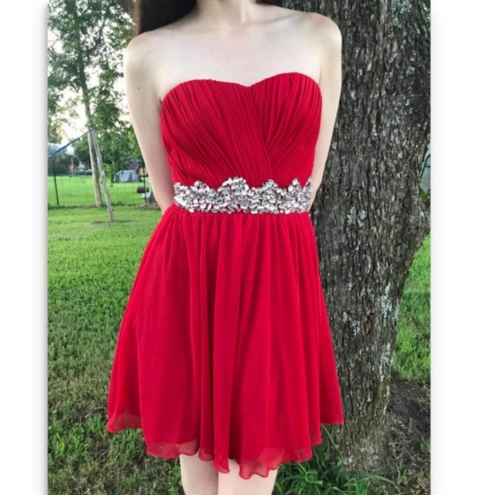 Red Xtraordinary Homecoming Dress Size 5 Juniors